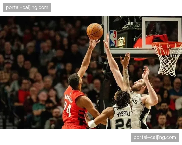 福克斯掌控马刺进攻节奏 送出10助攻盘活全队 福克斯掌控马刺进攻节奏 送出10助攻盘活全队